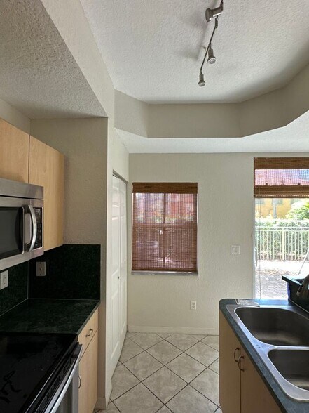 Building Photo - 4952 Tradewinds Ter