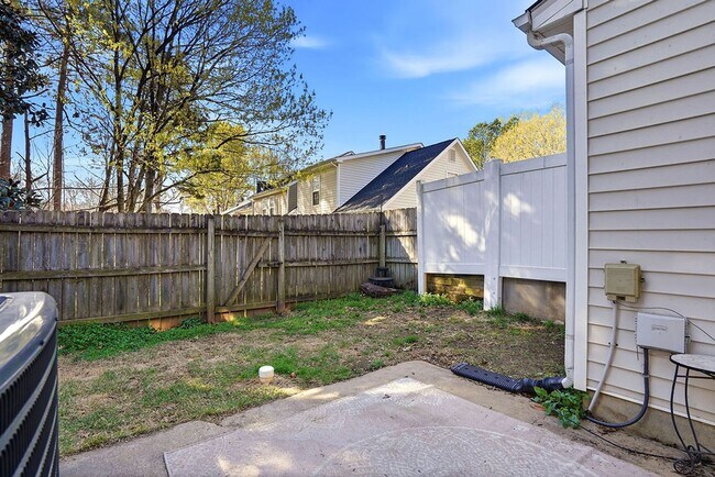 Building Photo - AVAILABLE NOW – INCENTIVES FOR THIS ONE!  $250 ADMIN FEE WAIVED- North Raleigh Location