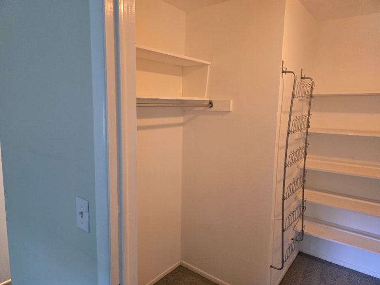 Building Photo - 418 Riviera Dr