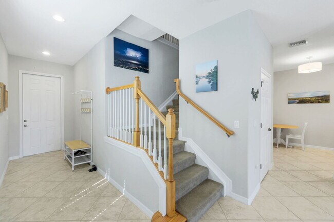 Building Photo - "Spacious 3-Bedroom Condo Retreat in Ester...