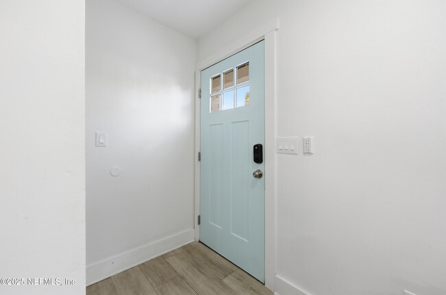 Building Photo - 420 3rd St S