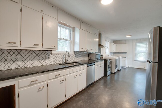 Building Photo - 1611 Beirne Ave NE