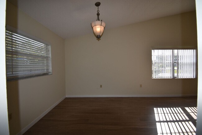 Building Photo - APOPKA: 3 bed/2 bath POOL HOME - AVAILABLE AUGUST 17th!