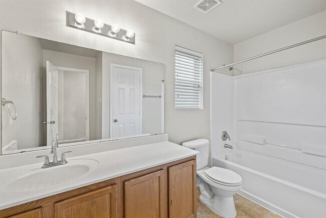 Building Photo - 711 Sugar Brook Dr