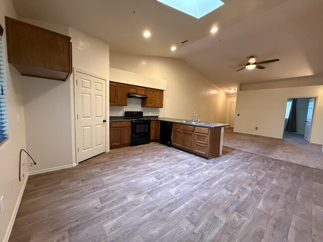 Building Photo - 3074 S Todd Ave