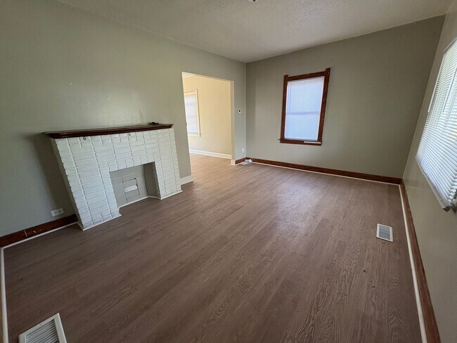 Building Photo - Charming 3-Bedroom Home in West Toledo