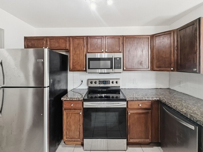 Building Photo - 3950 Seaside Ct