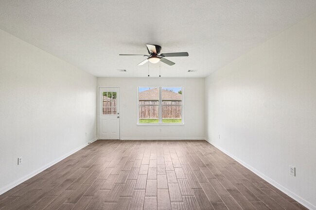 Building Photo - 11926 Panay Dr