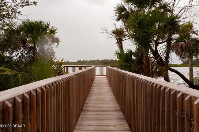 Building Photo - 326 Riverfront Wy