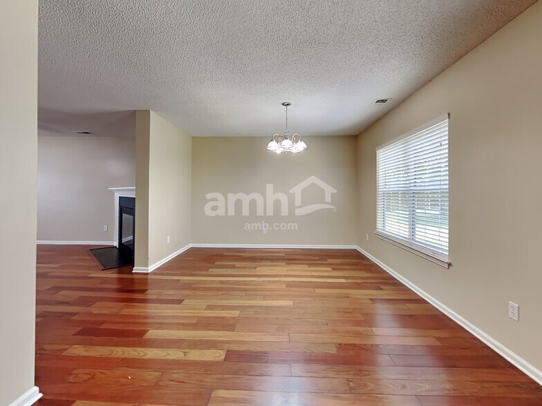 Building Photo - 405 White Bluff Ct