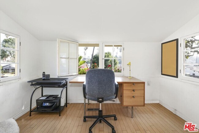 Building Photo - 1423 McCollum St