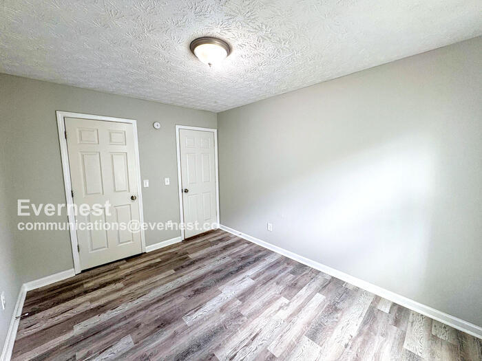 Building Photo - 2002 Grove Way