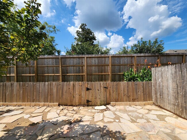Building Photo - 1408 S Friendswood Dr