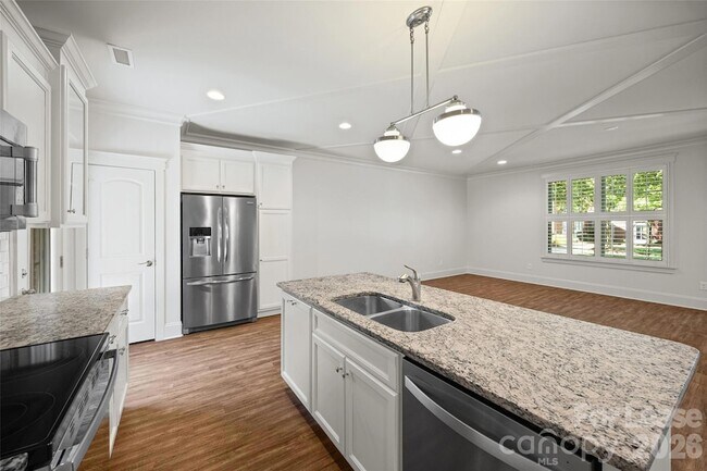 Building Photo - 706 Kingsley Way