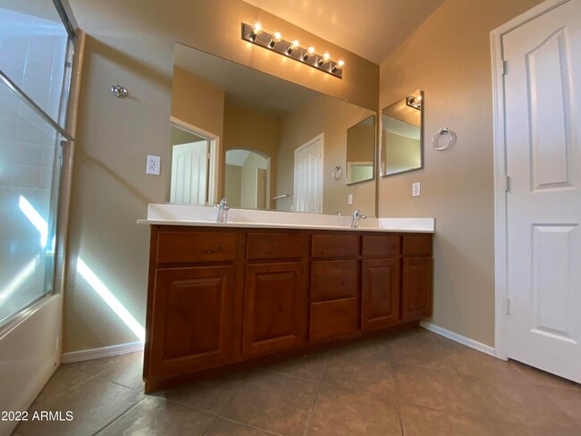 Building Photo - 46065 W Starlight Dr