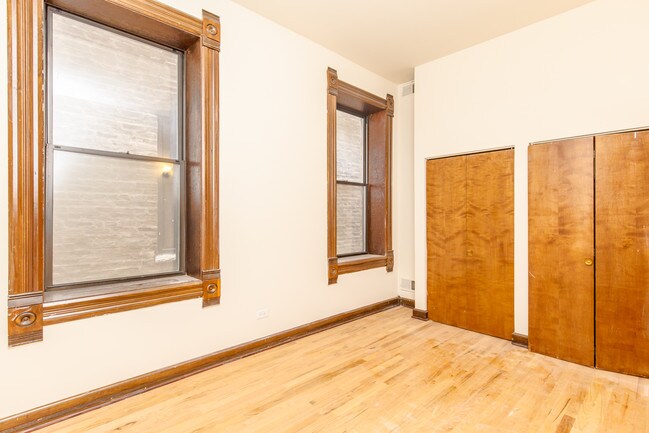 Building Photo - 957 W Armitage Ave