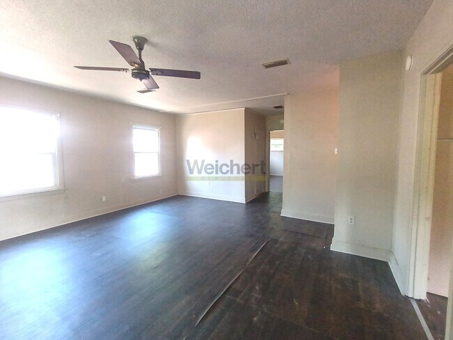 Building Photo - Cozy 2Bed/2Bath House