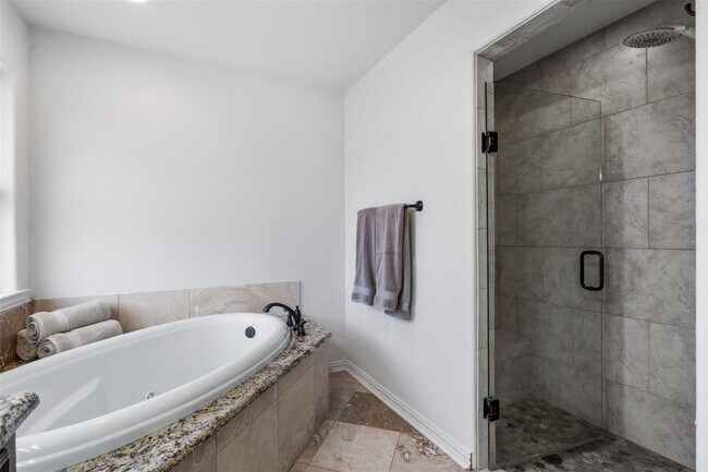 Building Photo - Beautiful Home In Pecan Planation