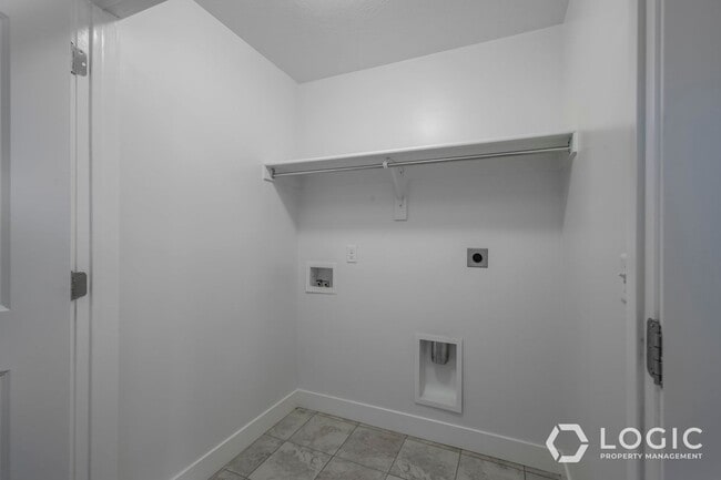 Building Photo - Beautiful Townhome in Lehi UT