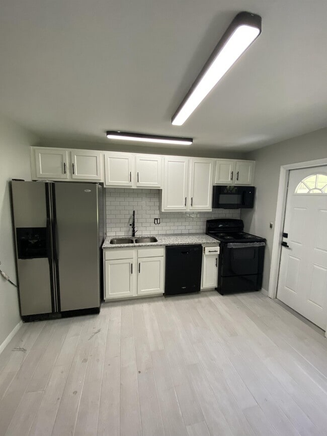 Primary Photo - 2461 Quail Ave