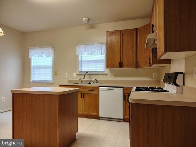 Building Photo - 444 Delaware Rd