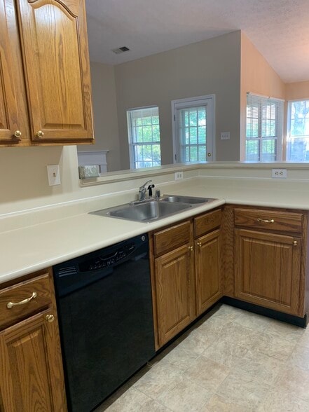Building Photo - 213 Copperfield Ln