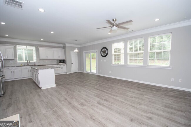 Building Photo - 179 Scenic Hills Dr