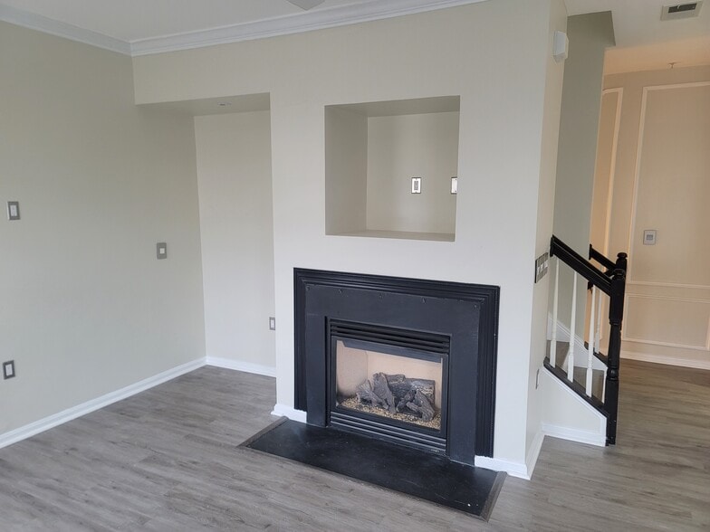 Building Photo - 6831 Hampton Bay Ln