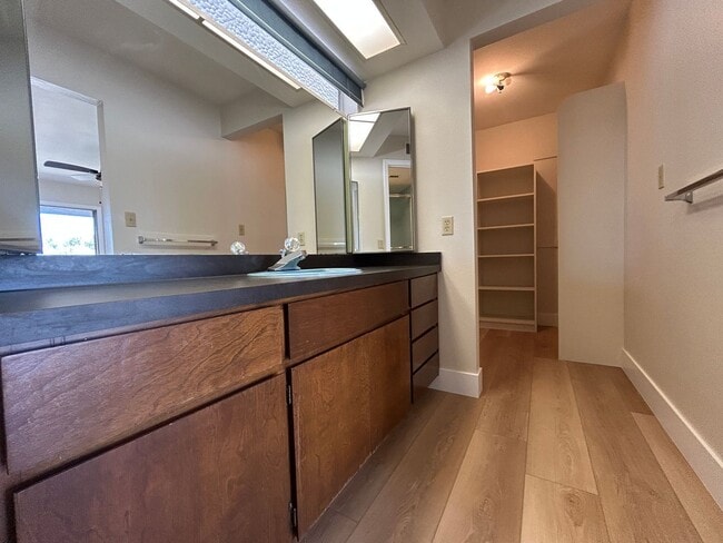 Building Photo - 985 E Campina Ln