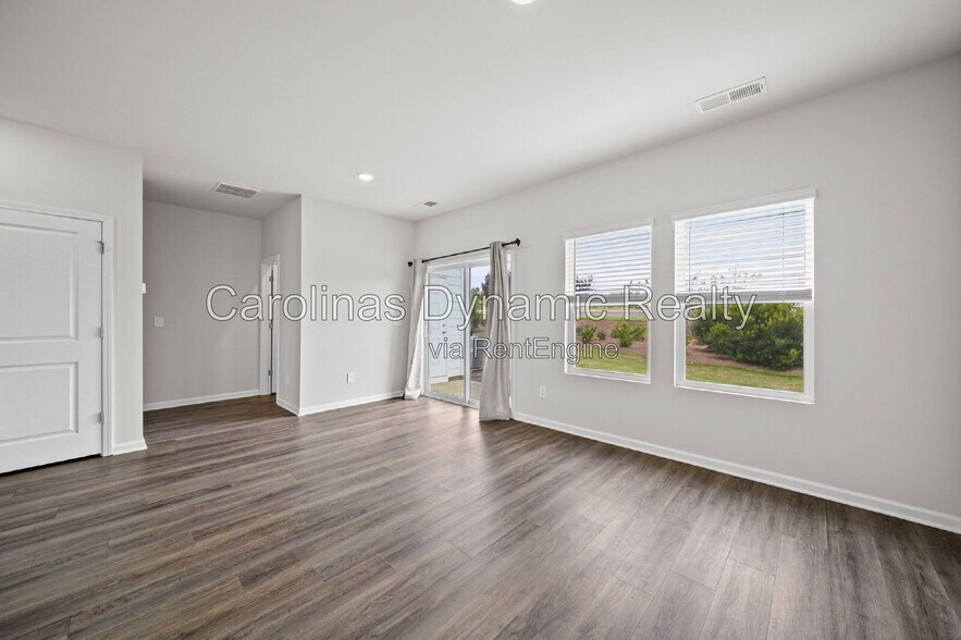 Building Photo - 4080 County Down Ave