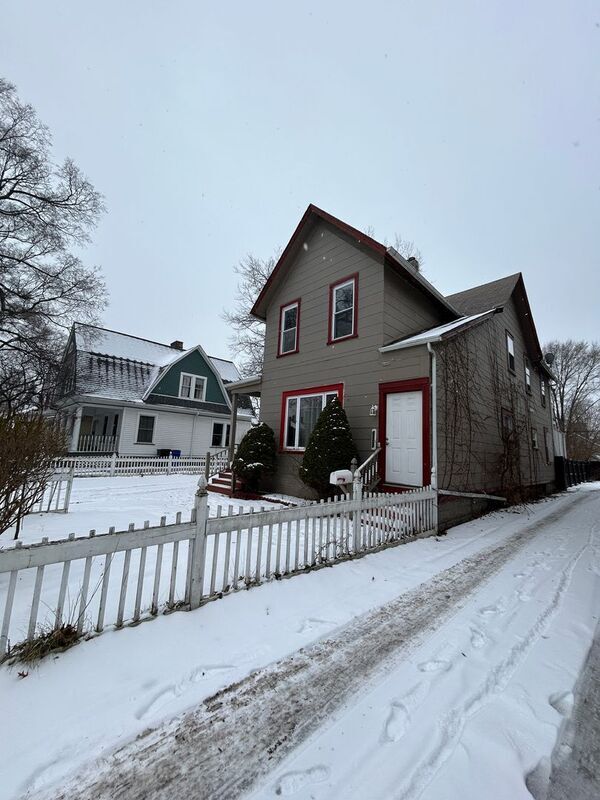 Building Photo - 1858 W 45th St