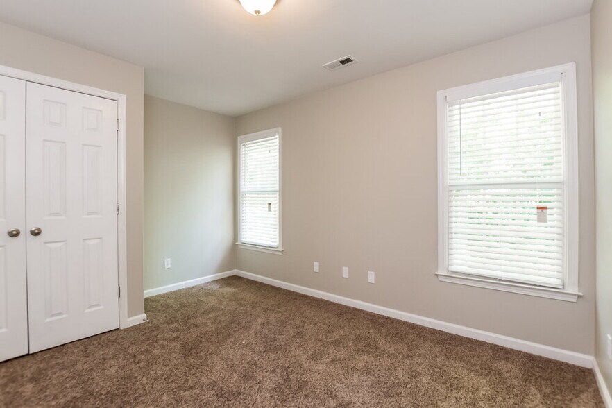 Building Photo - 111 Windsong Dr