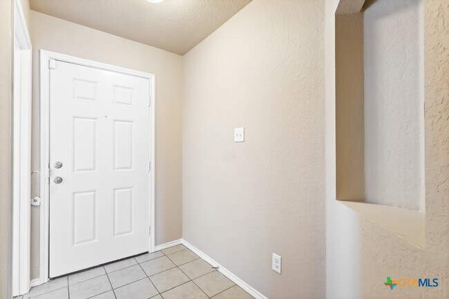 Building Photo - 1533 Redbridge Dr