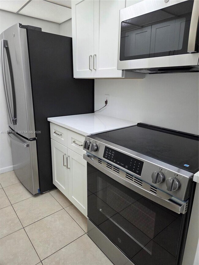 Building Photo - 2350 NE 135th St