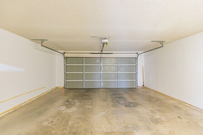 Building Photo - Beautiful Home Near Foothills Park With Gr...