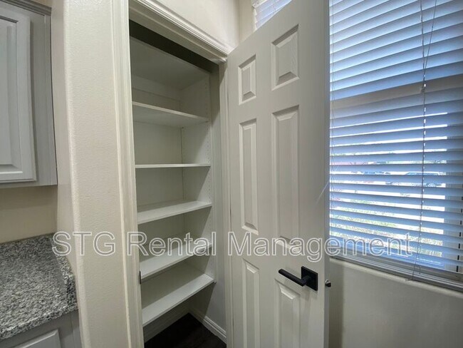 Building Photo - 3427 E Sweetwater Springs Dr