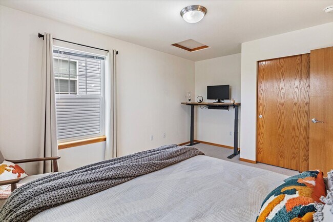 Building Photo - Beautiful 3 bedroom 2.5 bathroom Lake Stevens home!