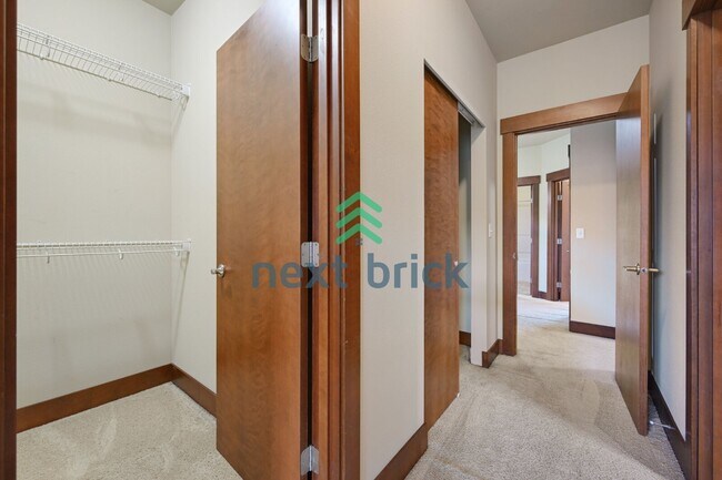 Building Photo - Charming 3-Bed, 2.5-Bath Haven with 1997 Sq Ft in Renton, WA!