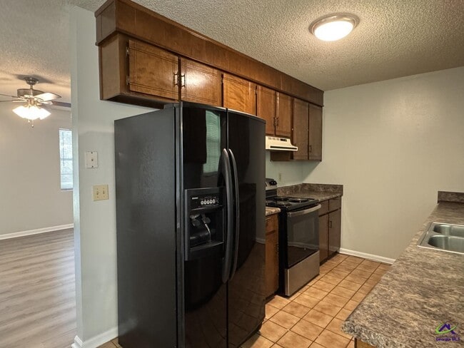 Building Photo - 120 Springwood Dr