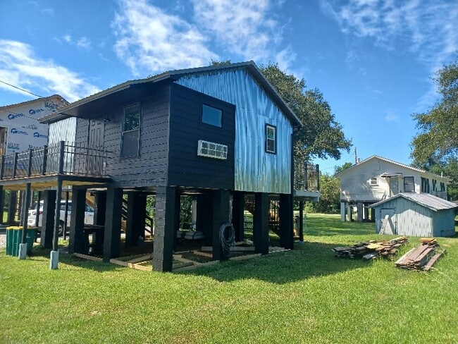 Building Photo - 10055 Batia Ave