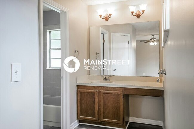Building Photo - 3 Bedroom Pet-Friendly Home in OVIEDO, FL with Main Street Renewal