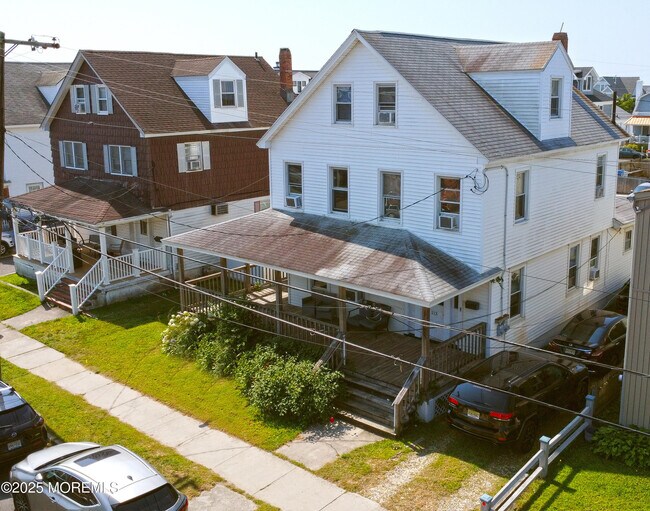 Building Photo - 113 12th Ave