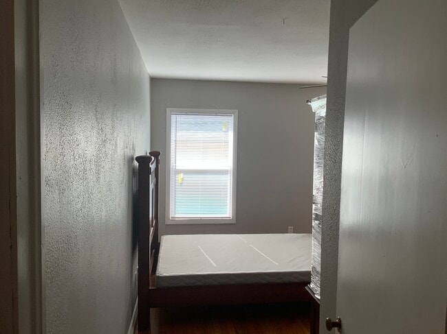 Building Photo - 1900 Hilltop Dr