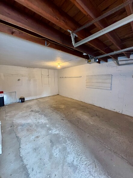 Building Photo - 90 Laverack Ave
