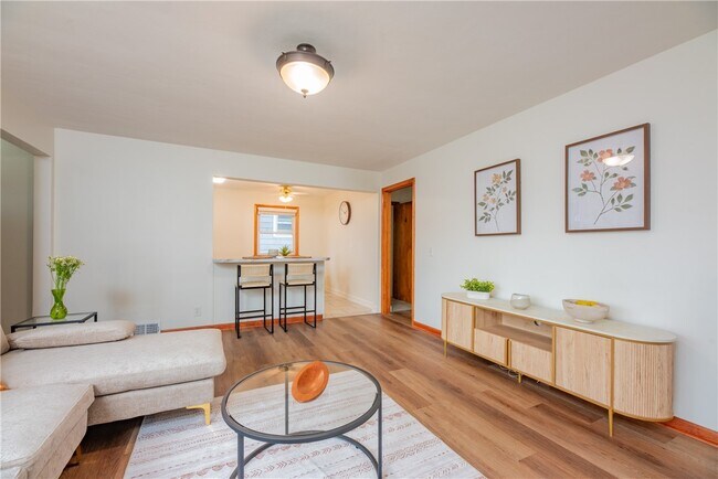 Building Photo - 416 W Spruce St