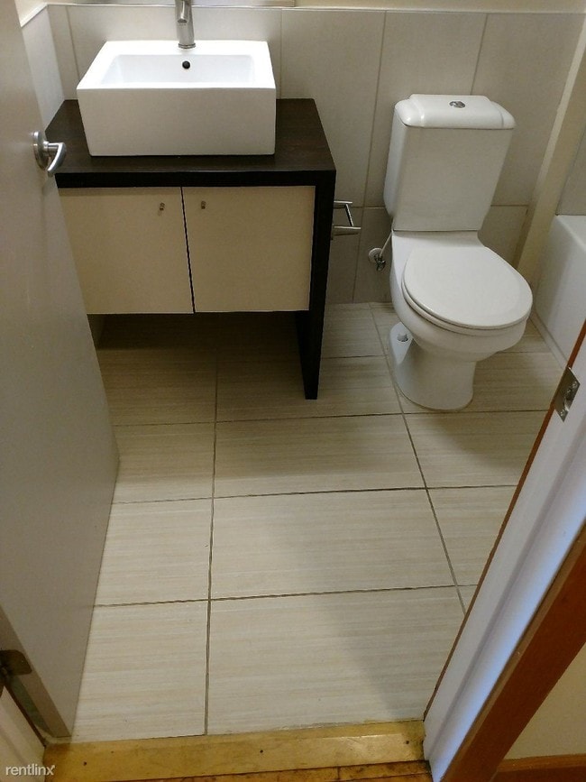 Building Photo - 1709 E Clay St