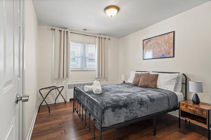 Building Photo - 9103 Columbia Ave