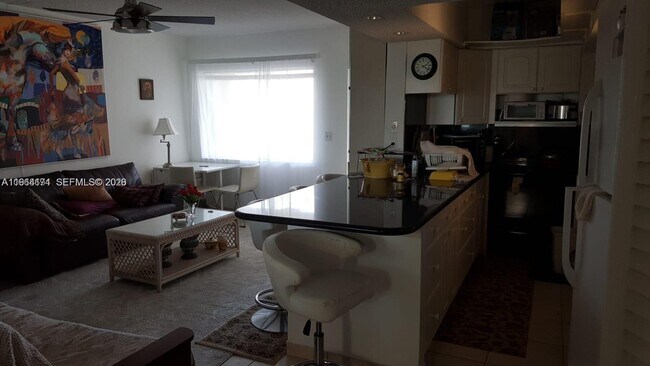 Building Photo - 901 S Surf Rd