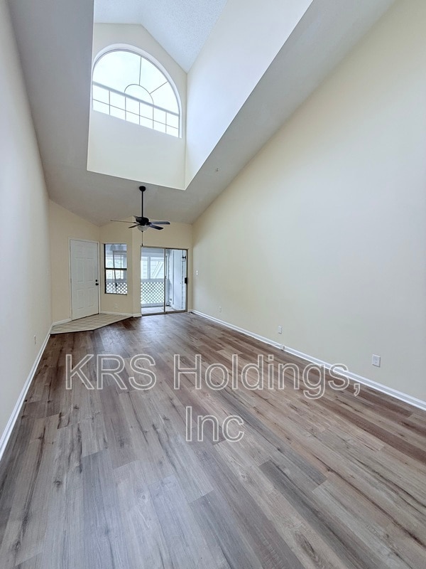 Building Photo - 4921 Hollenden Dr