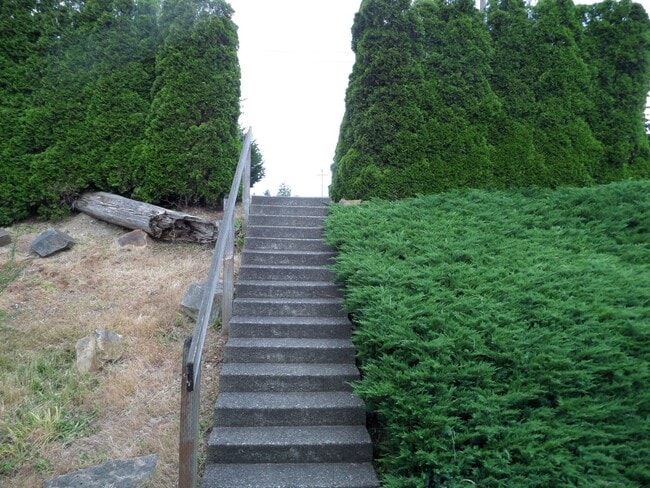 Building Photo - Great 3-Bedroom Duplex in North Tacoma - T...